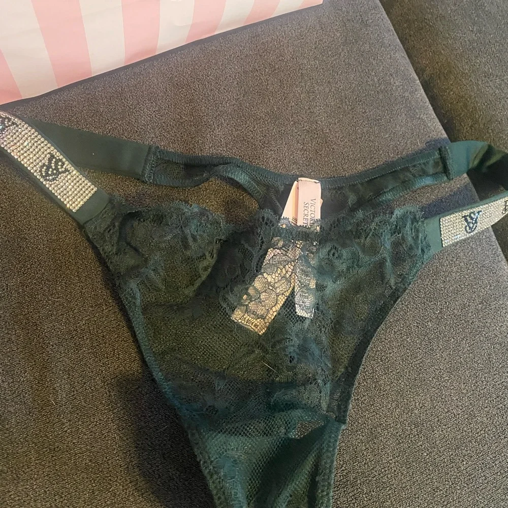 Victoria's Secret Green Lace Bra and Lave Thong Set Size 36c and Medium - Picture 9 of 12
